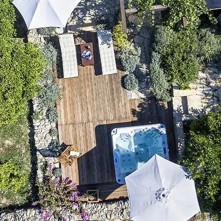 Karina - Unique Location With Jacuzzi Dom wakacyjny