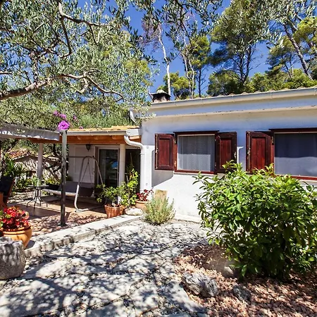 Karina - Unique Location With Jacuzzi Holiday home