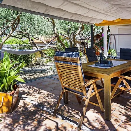 Karina - Unique Location With Jacuzzi Holiday home *
