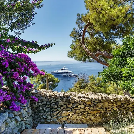 Karina - Unique Location With Jacuzzi Holiday home